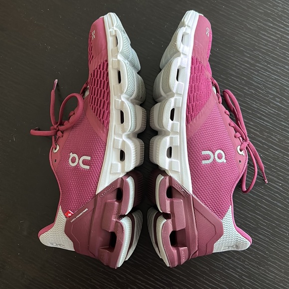 Qu Running Shoes - Picture 2 of 5